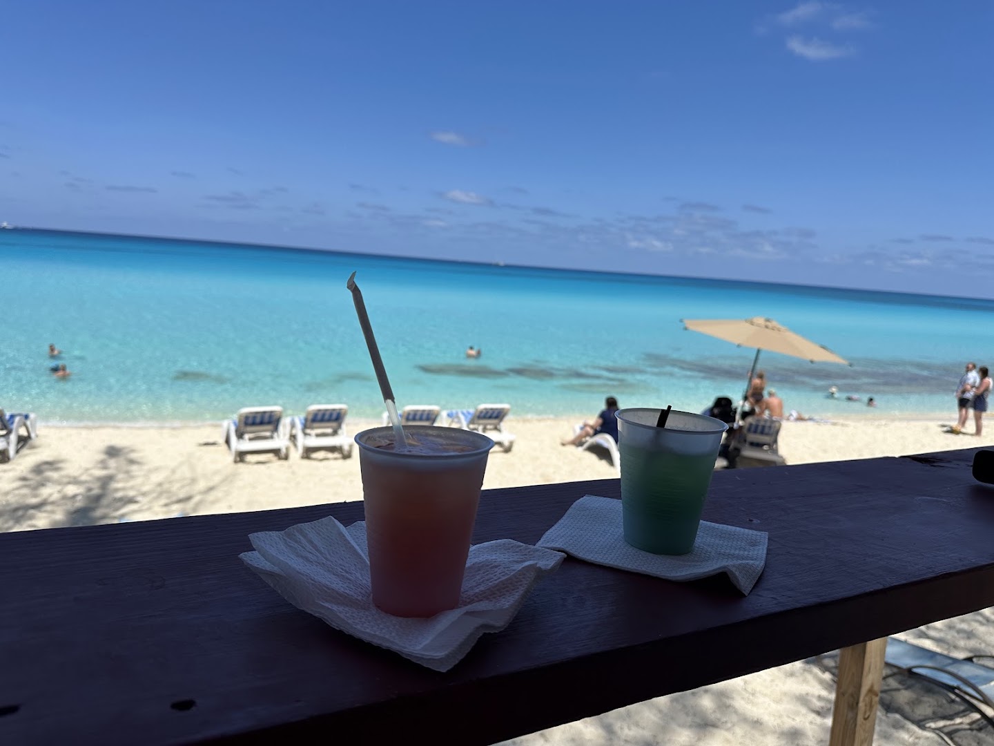 Beetle Beach Bar: inviting beach bar atmosphere