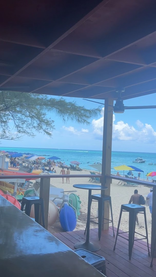 Beetle Beach Bar: inviting beach bar atmosphere