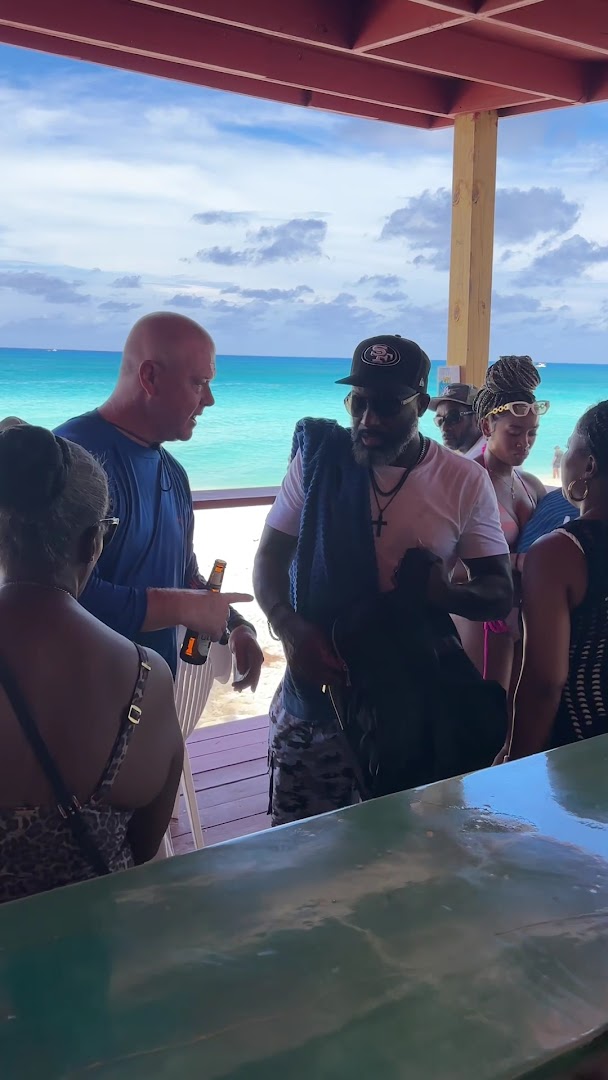 Beetle Beach Bar: authentic bar atmosphere