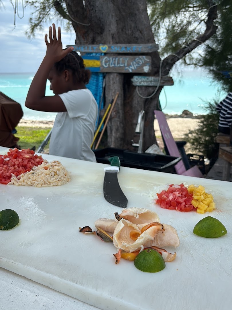 Big Mike's Fresh Conch Salad: fresh food preparation process