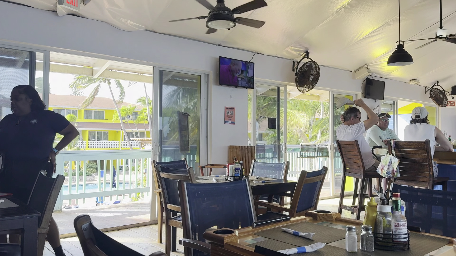 Bimini Seafood Company & Conch Bar: clear view of restaurant atmosphere