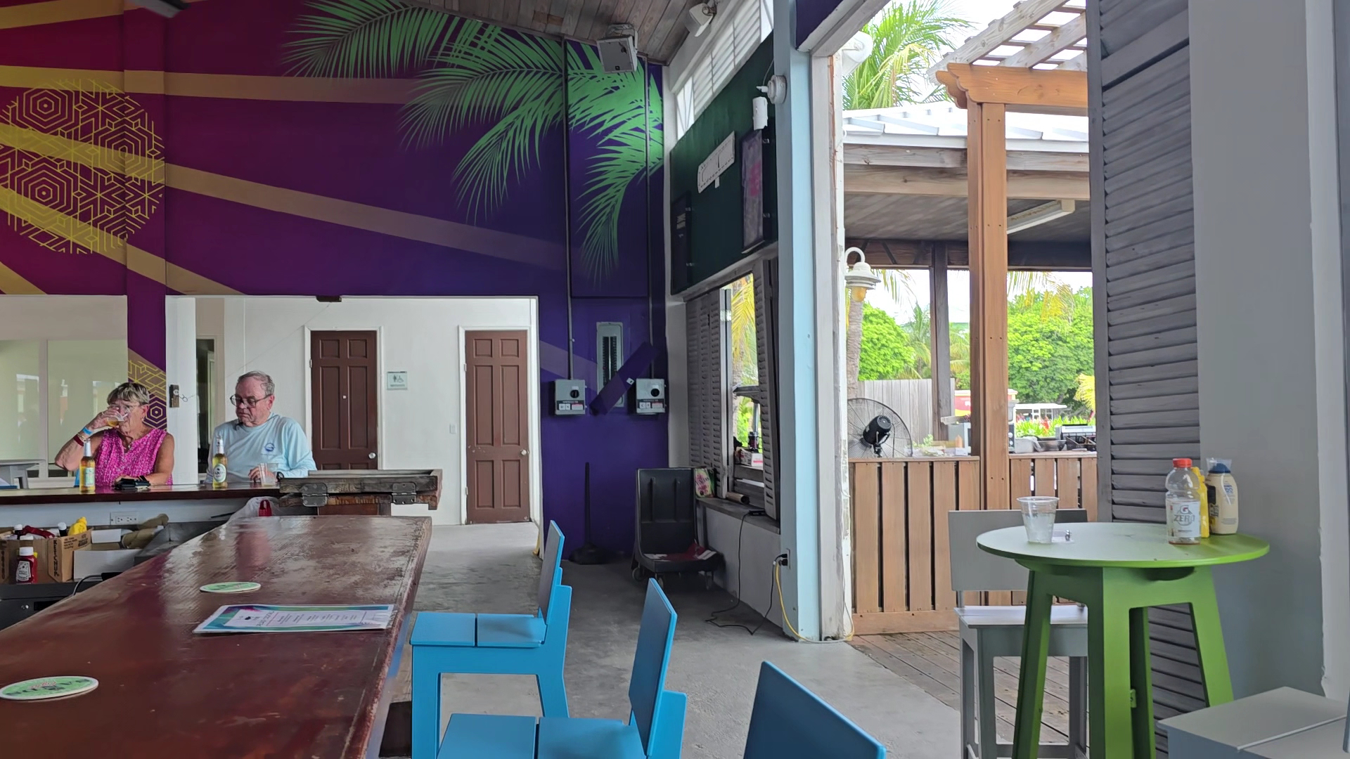 Healing Hole Rum Bar: venue atmosphere and interior