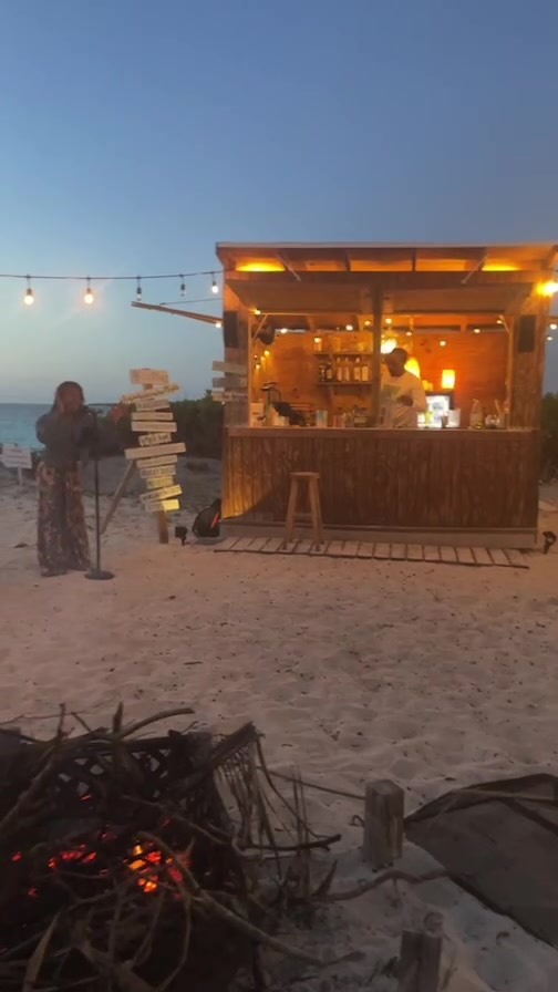 Cocoplum Bistro: inviting beach bistro atmosphere