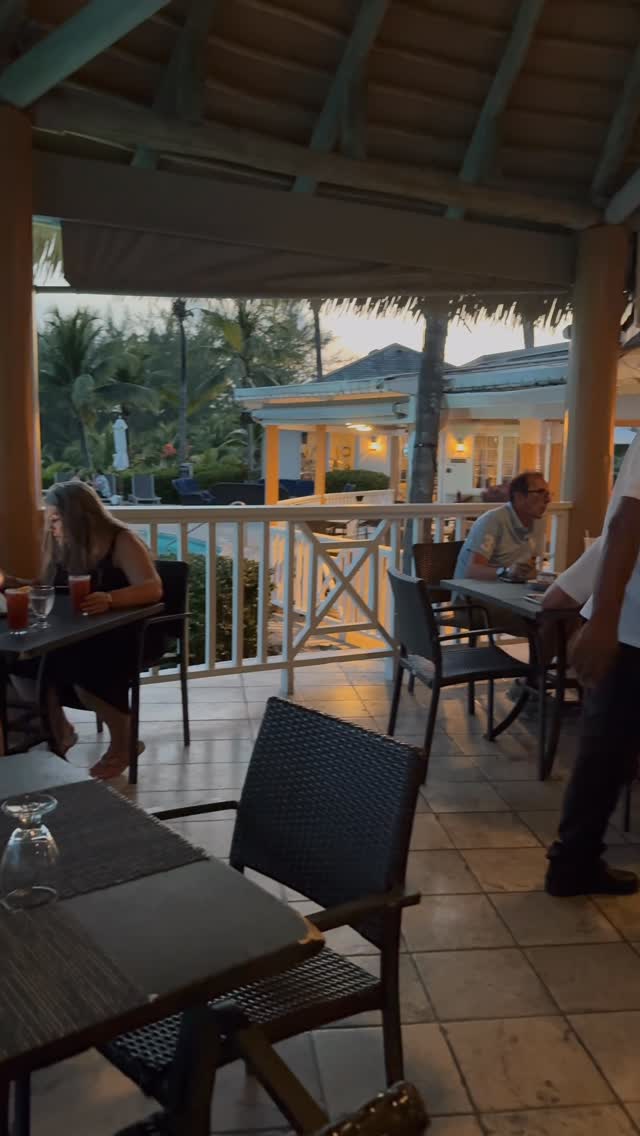 Palapa at Grand Isle Resort: inviting atmosphere and venue view