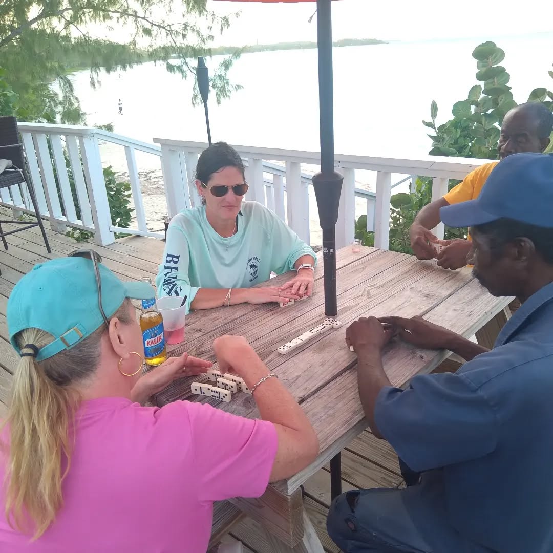 Peninsula Bar & Seafood Grill: guests enjoying the venue