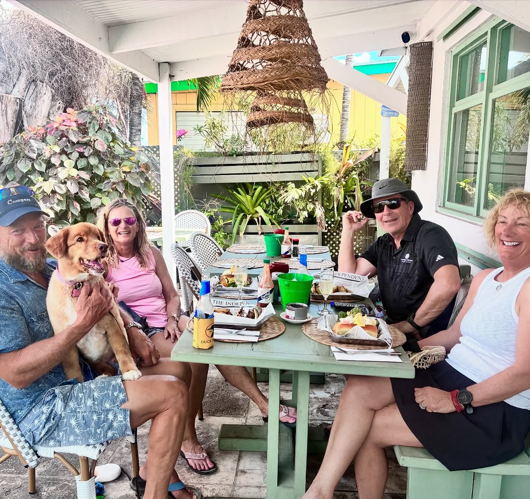 Sandpiper Cafe: happy customers enjoying the venue