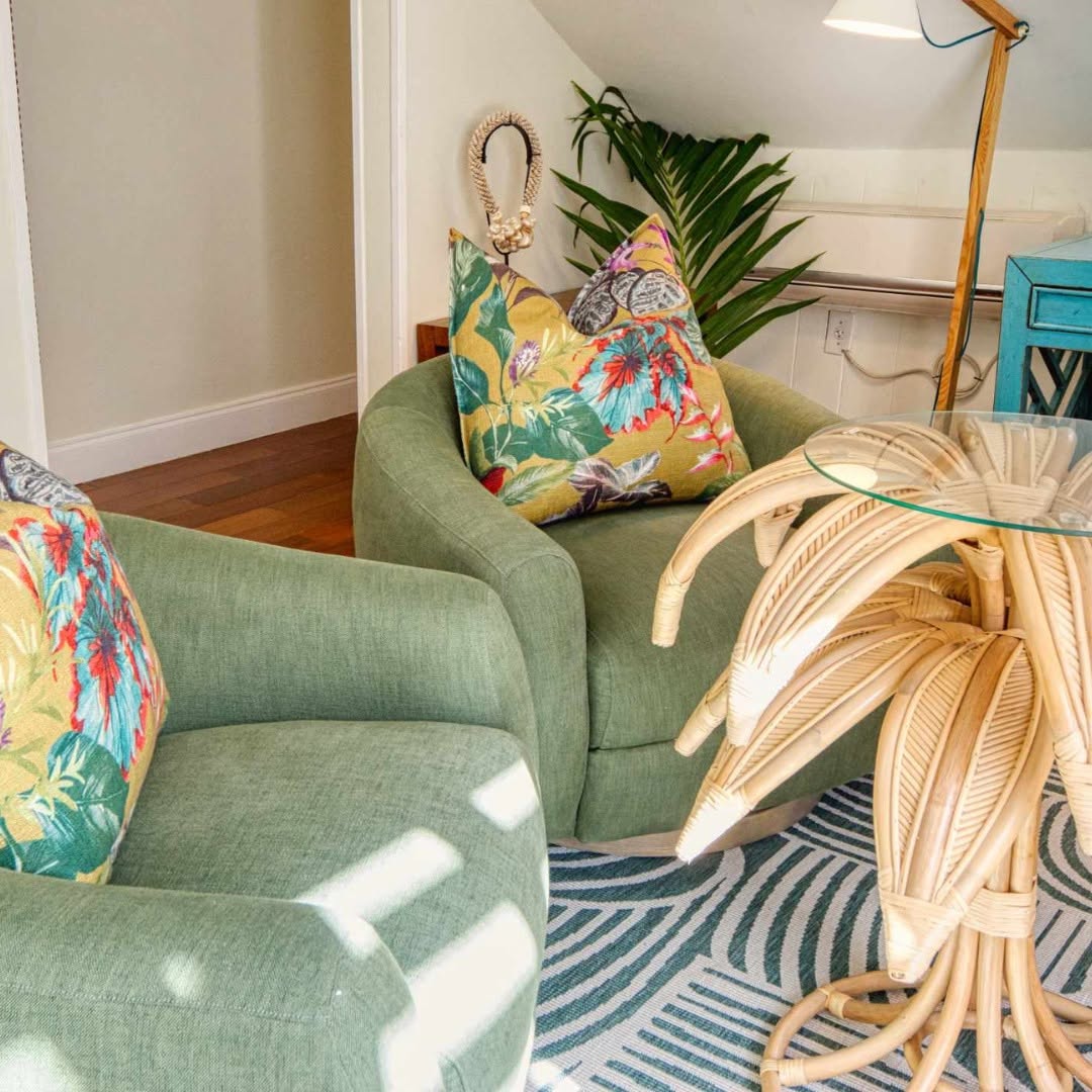 Squires Village Coffee Shop: inviting and professional interior shot