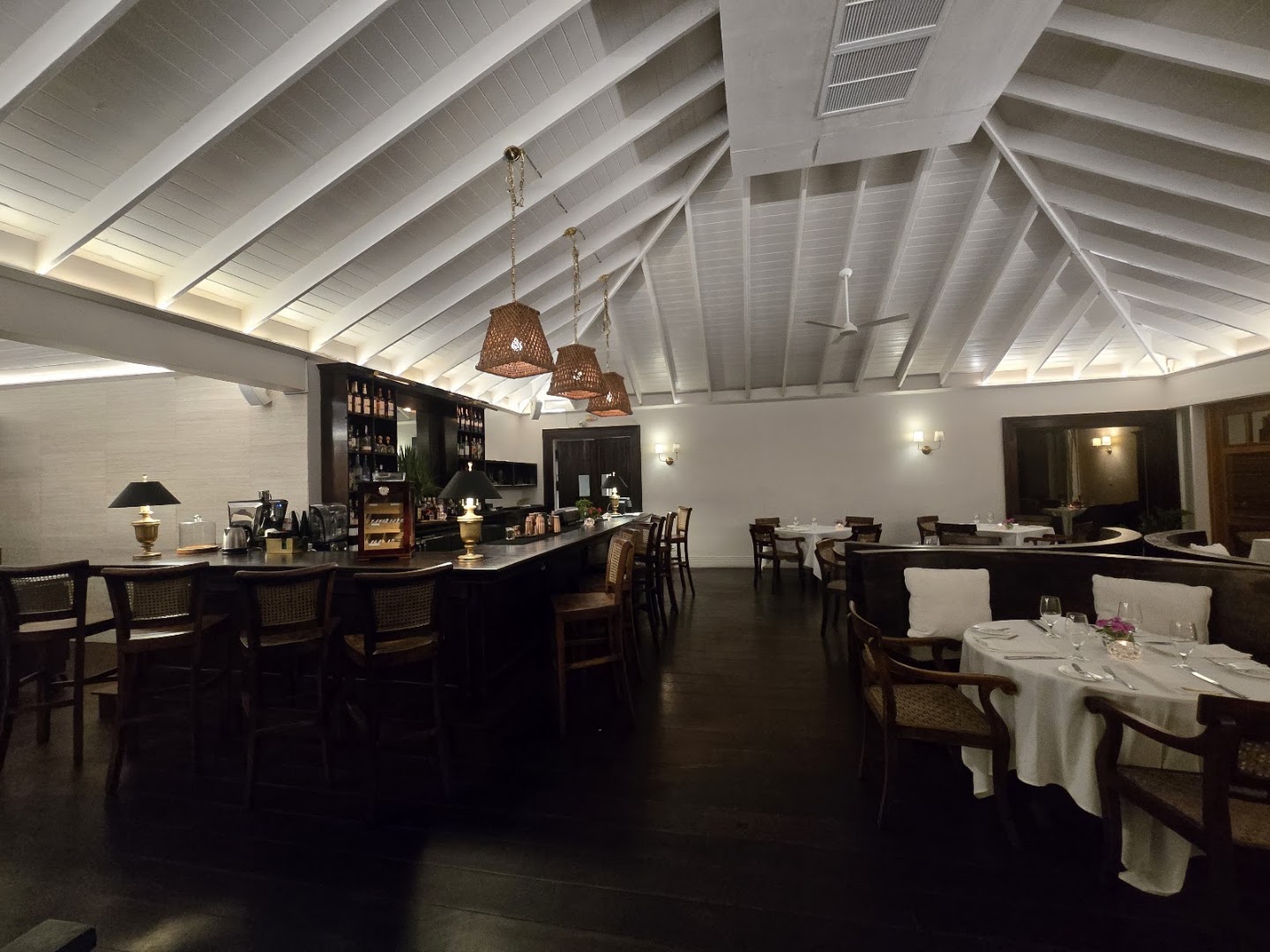 Malcolm 51: clear, professional interior atmosphere shot