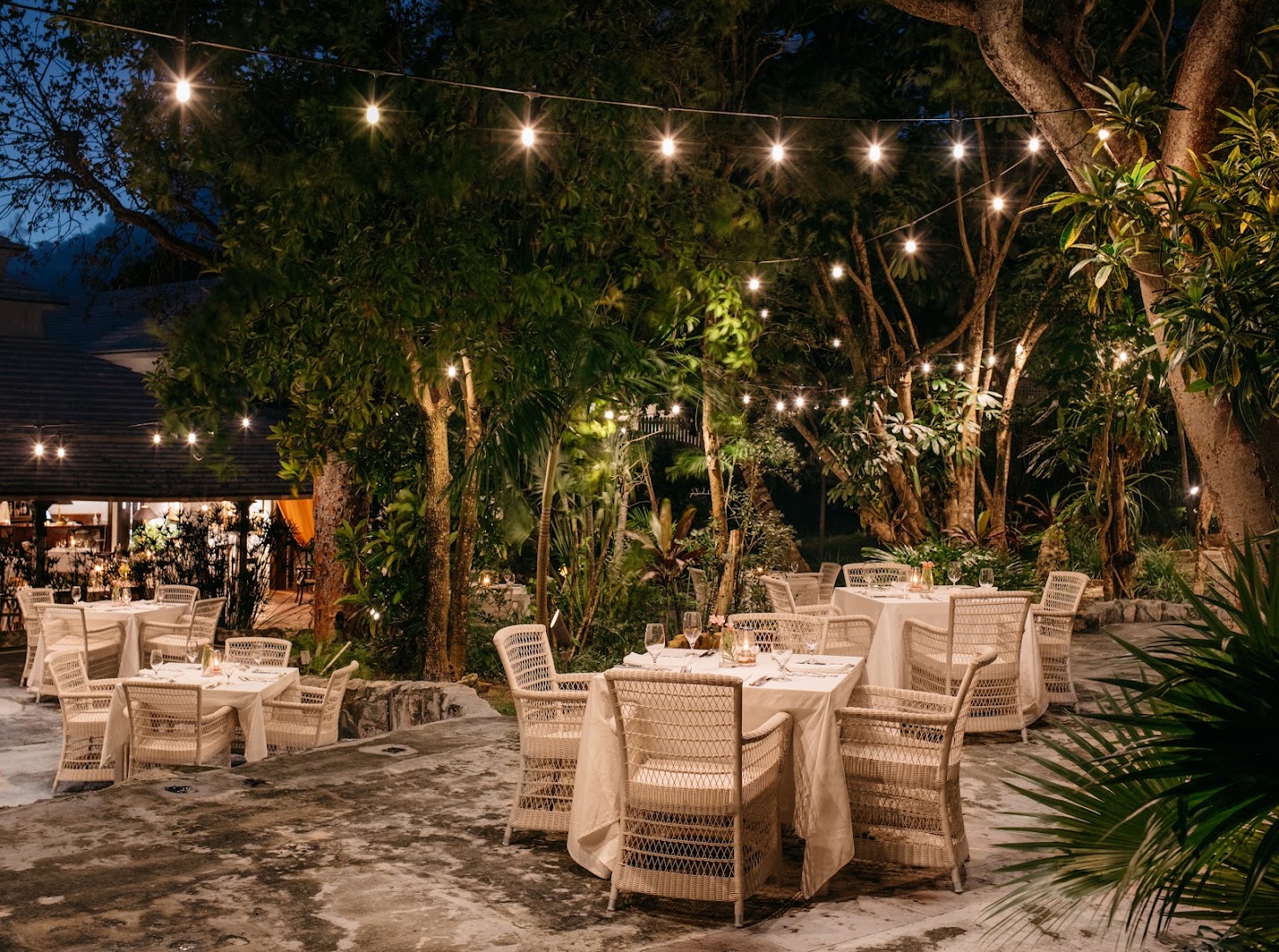 Malcolm 51: beautiful atmospheric outdoor dining area