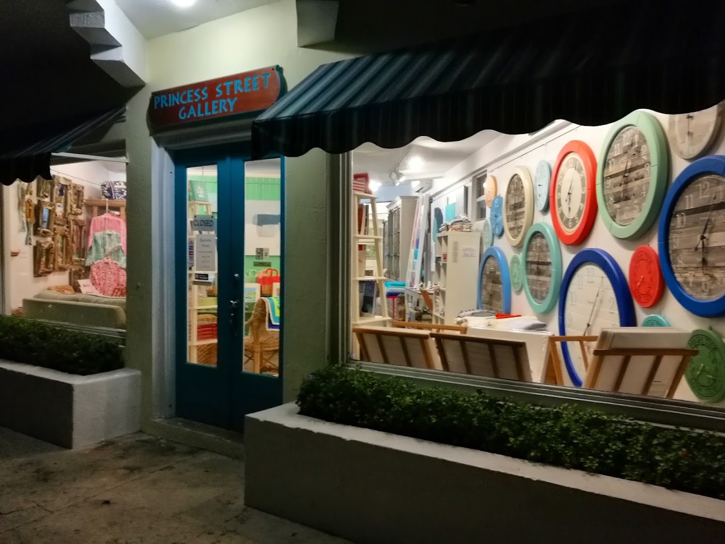 Princess Street Gallery: clear view of gallery exterior
