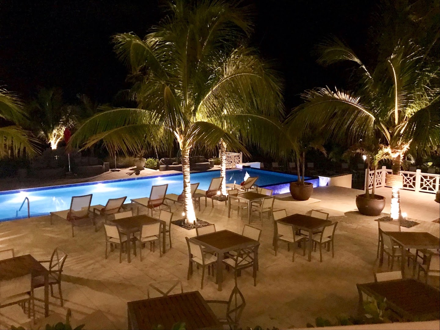 The Pink Mermaid: attractive evening terrace atmosphere