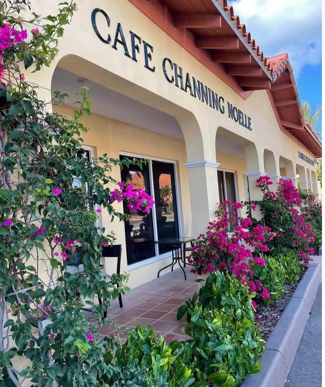 Café Channing Noelle: clear, inviting exterior shot