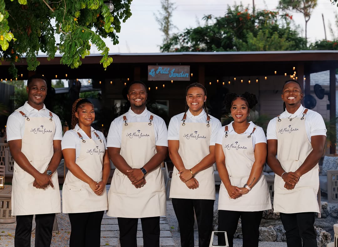Le Petit Jardin: professional team photo at venue