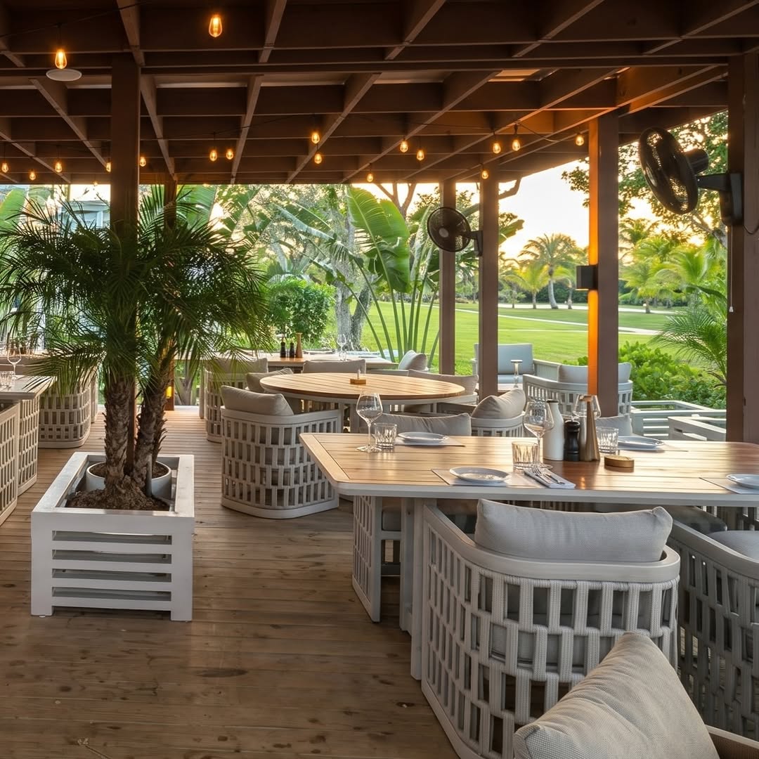 Le Petit Jardin: inviting and professional restaurant atmosphere