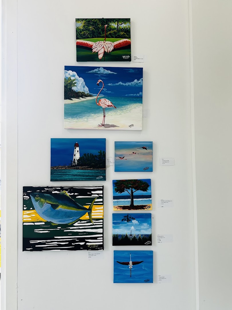 The Gallery & Wine Bar: clear display of gallery artwork