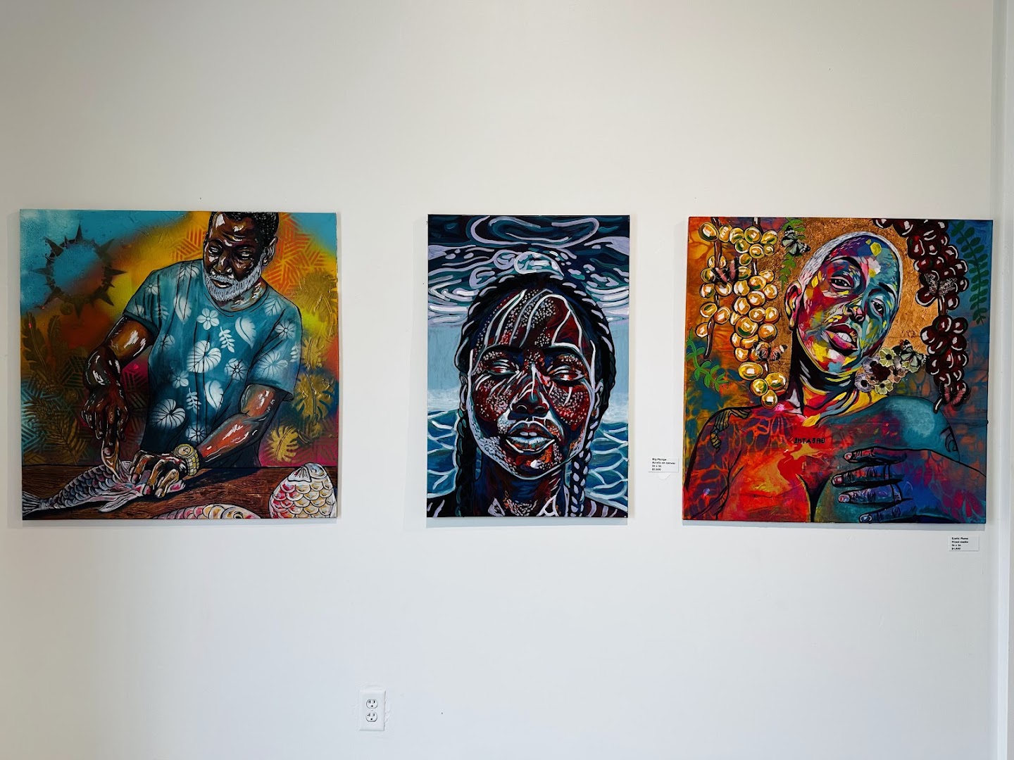 The Gallery & Wine Bar: clear display of gallery artwork