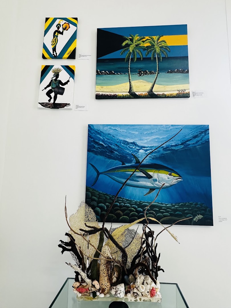 The Gallery & Wine Bar: clear display of gallery artwork