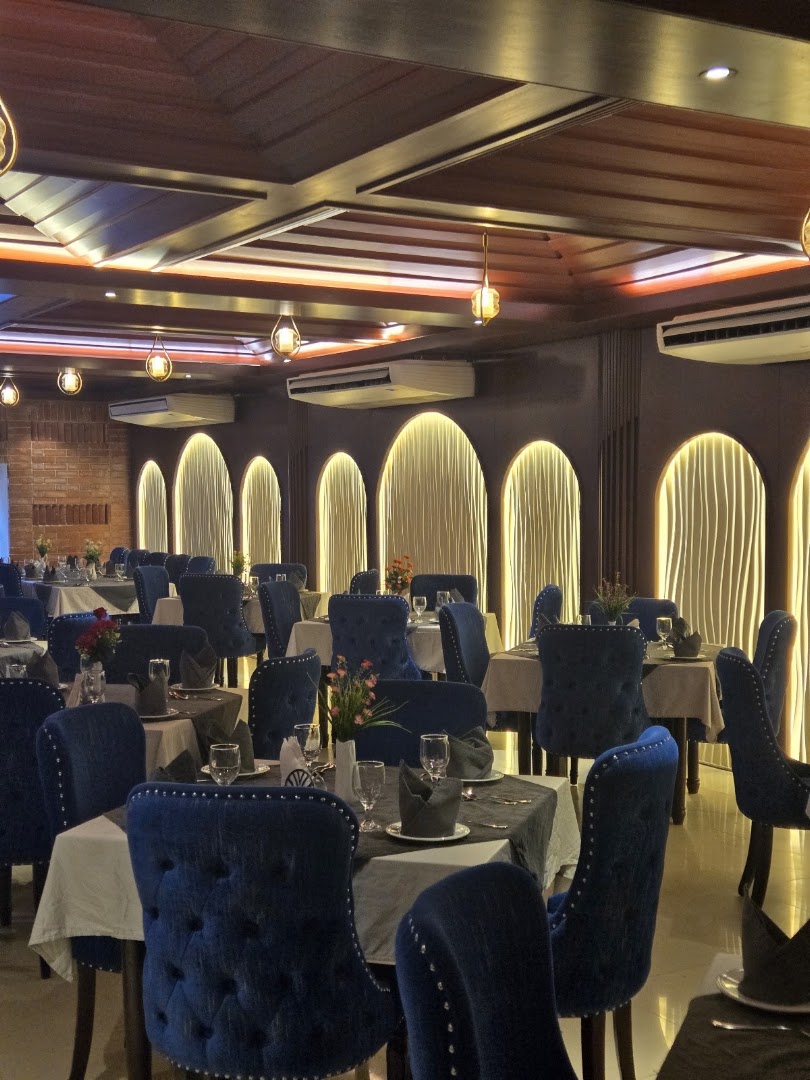 Basmati Restaurant: attractive, well-lit restaurant interior
