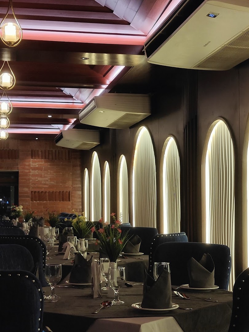 Basmati Restaurant: attractive restaurant interior atmosphere