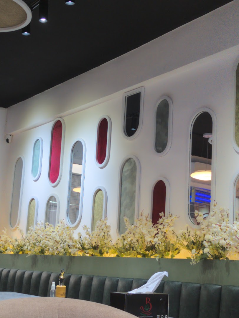 Better Brew Restaurant: restaurant interior and decor