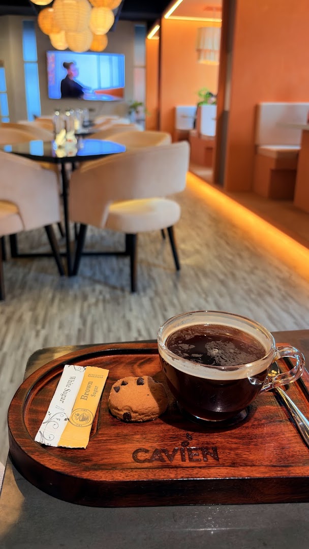 Cavien: appealing food and venue shot