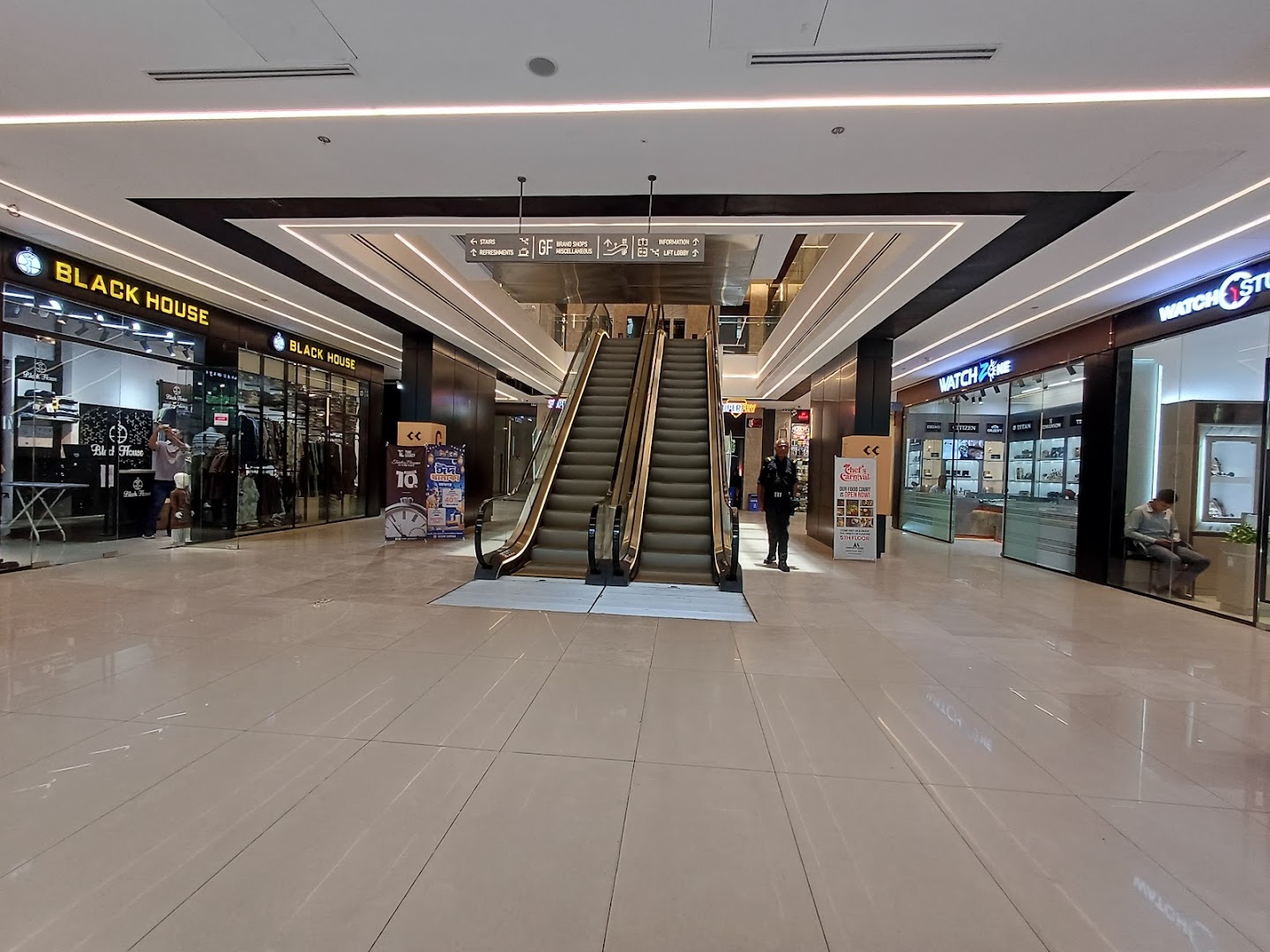 Concord Mueen Square Shopping Mall: clear view of mall interior