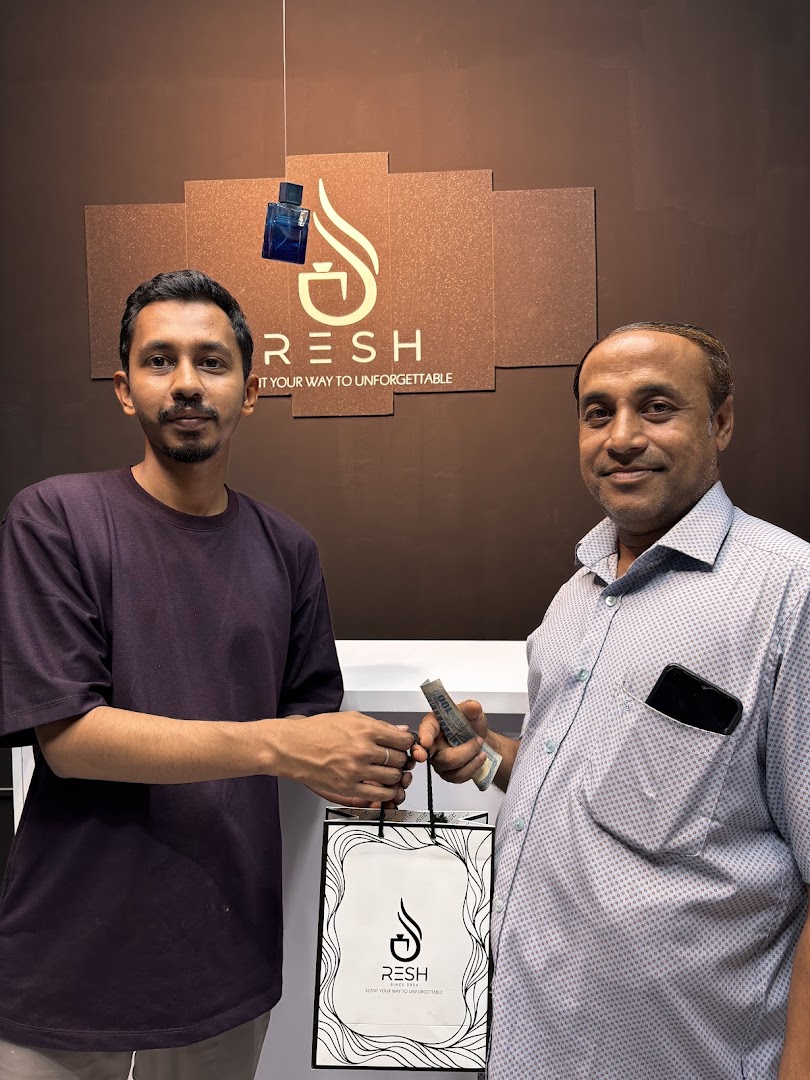Resh Perfumes: professional staff and shop branding