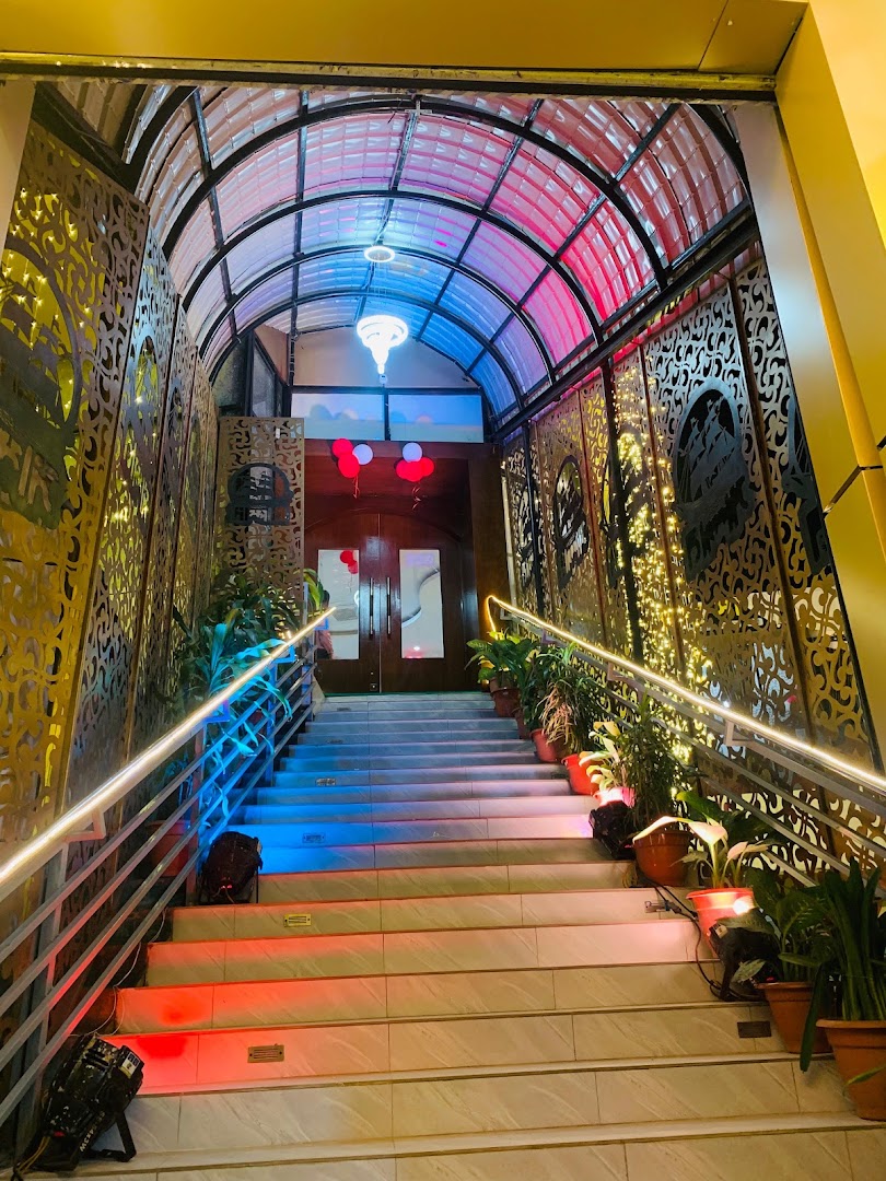 The Delicacy Restaurant Ltd: attractive entrance and inviting atmosphere