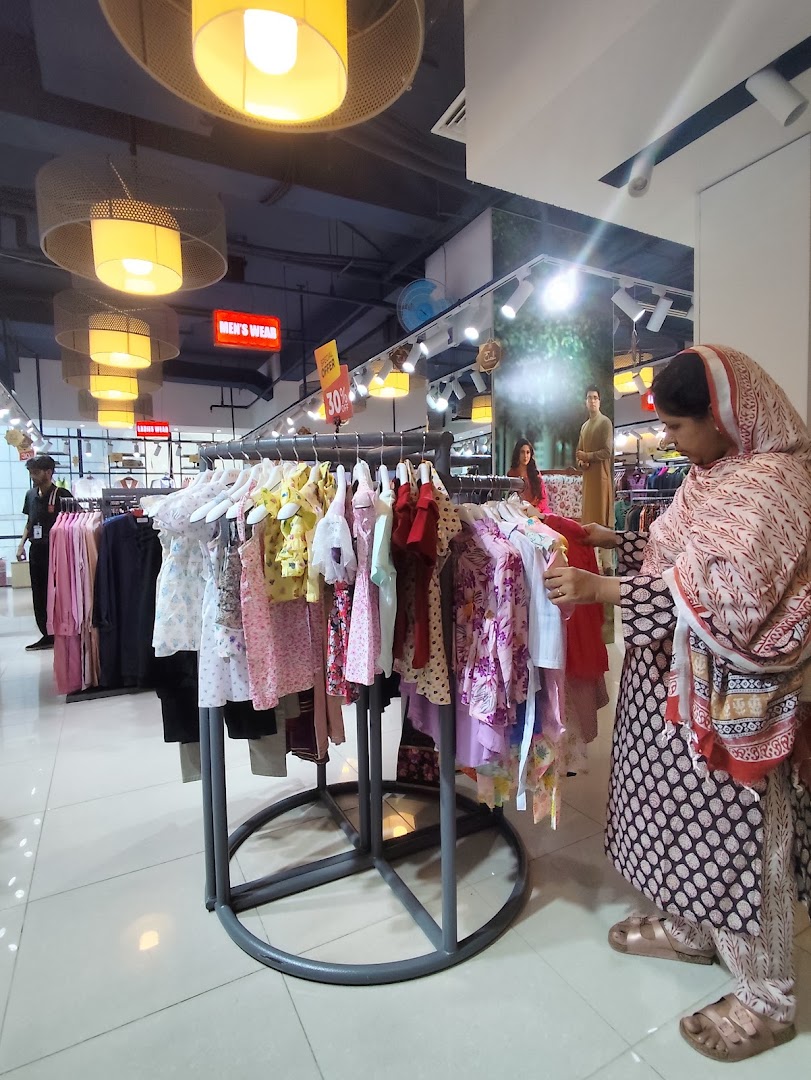 Twelve: clear view of shop interior