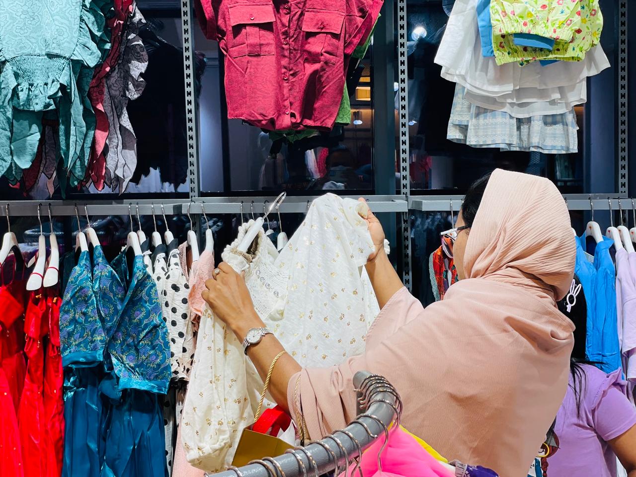 Twelve: clear display of shop products