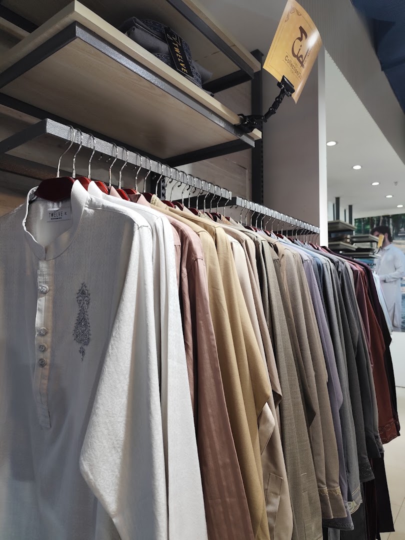 Twelve: clear display of shop products