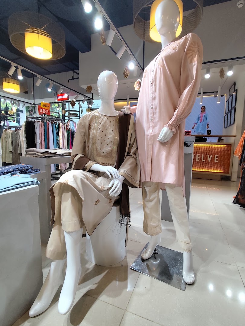 Twelve: clear display of shop products