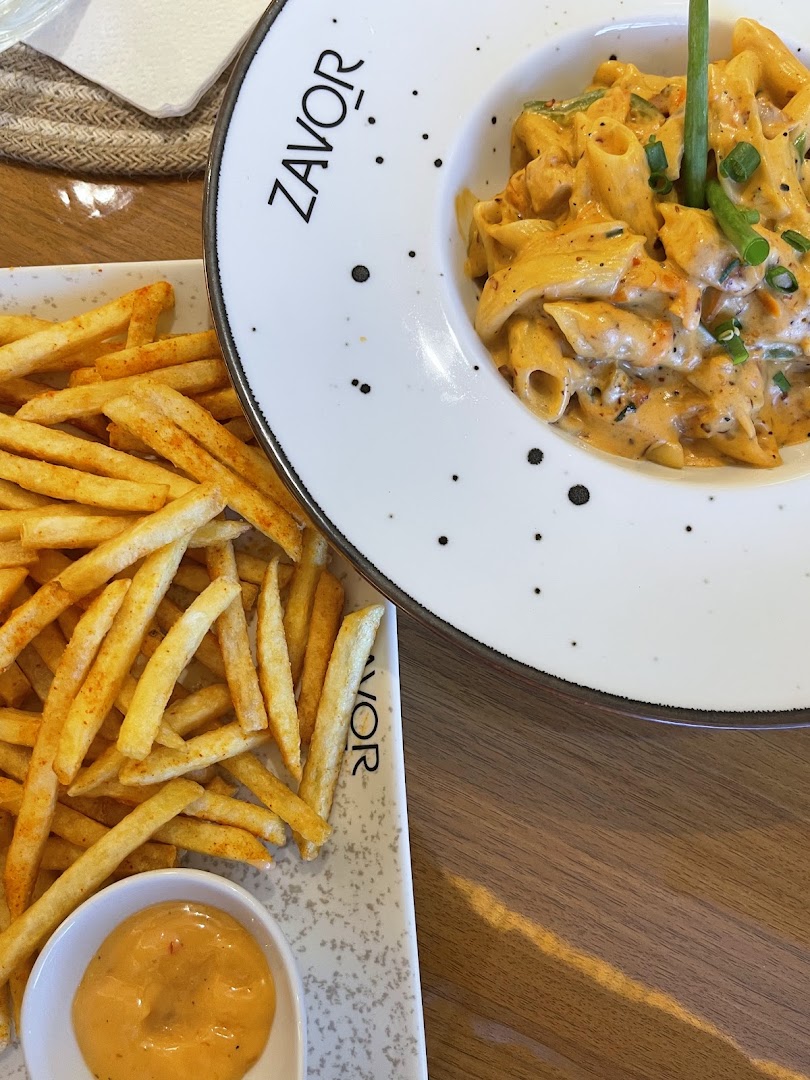 ZAVOR: appetizing food photography with clear branding