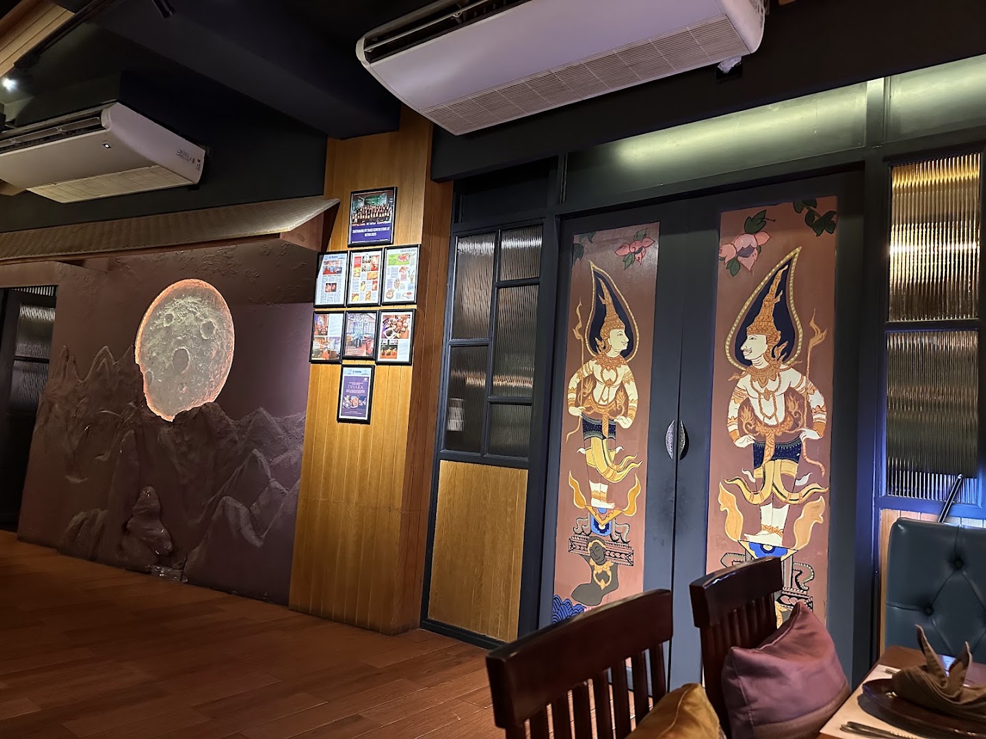 Baan Busaba: restaurant interior and decor