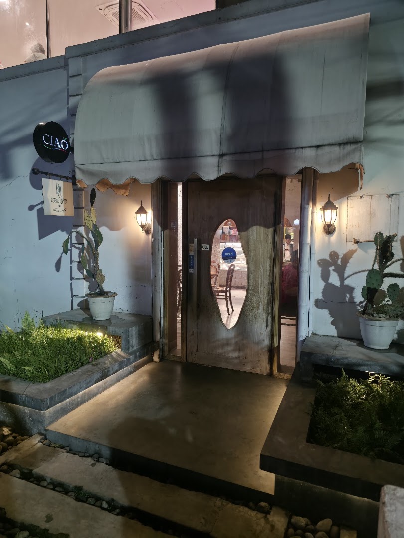 Ciao: clear, inviting exterior night shot