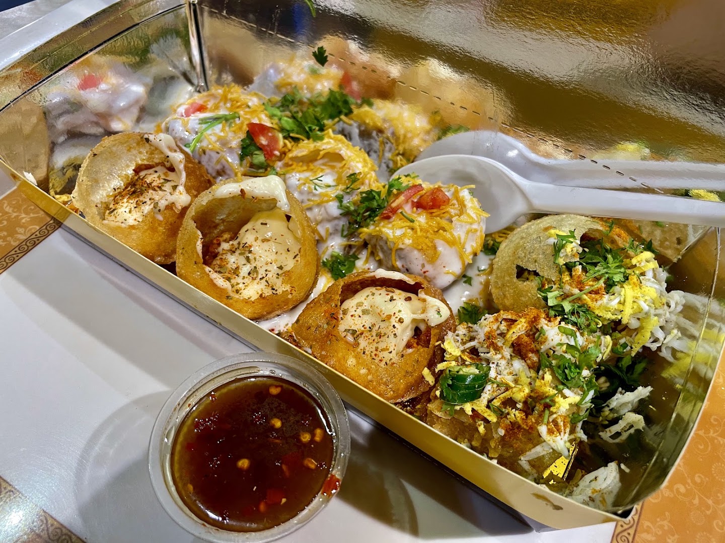 Fuchkawali: appetizing photo of served food