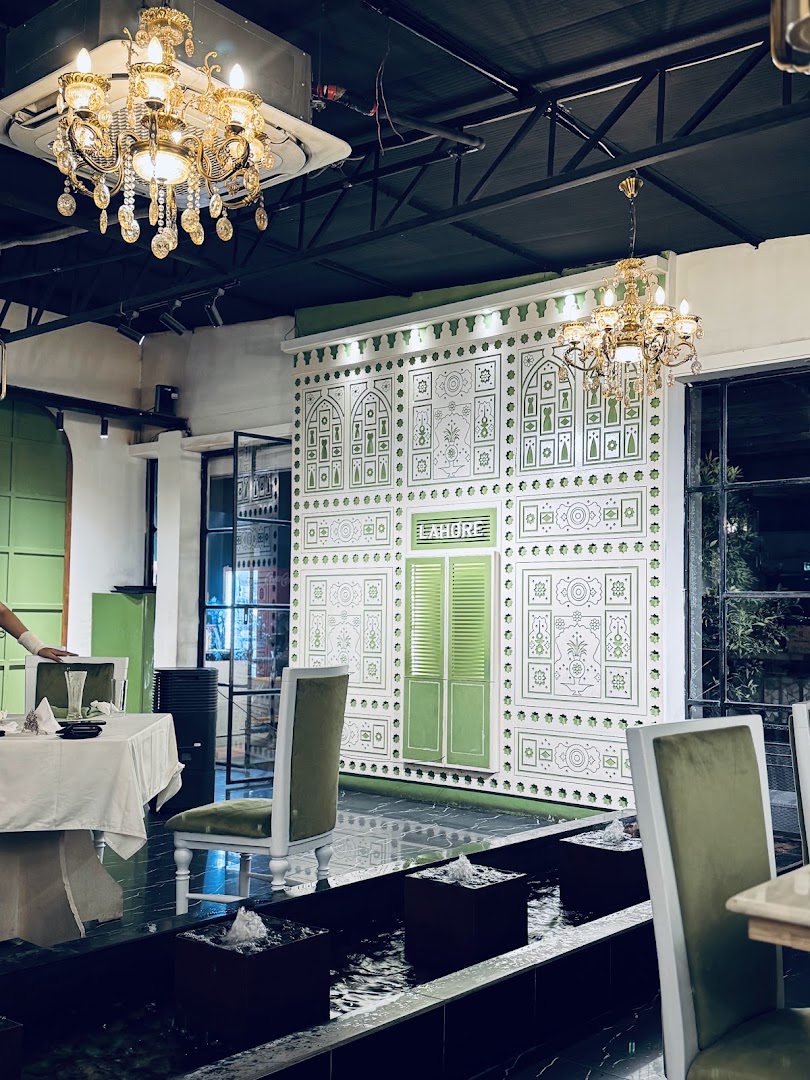 Lahore by IKitchen: attractive interior and restaurant atmosphere