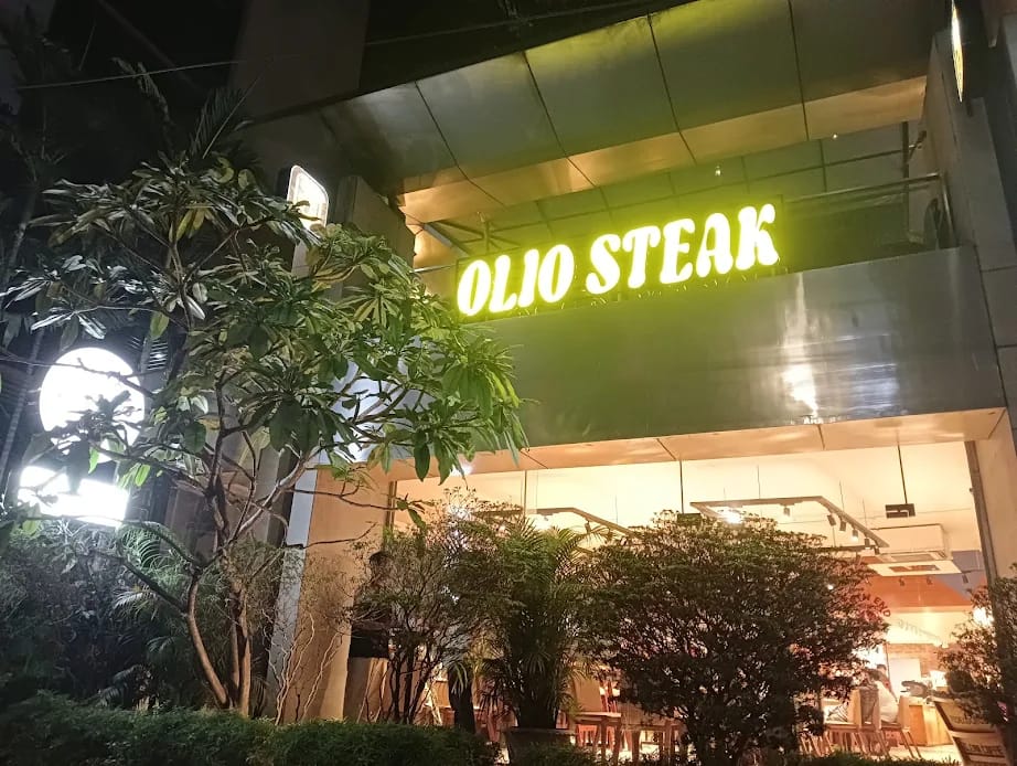 Olio Steak: clear exterior shot of restaurant