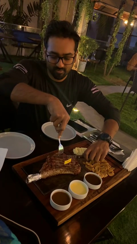 Olio Steak: customer enjoying restaurant food