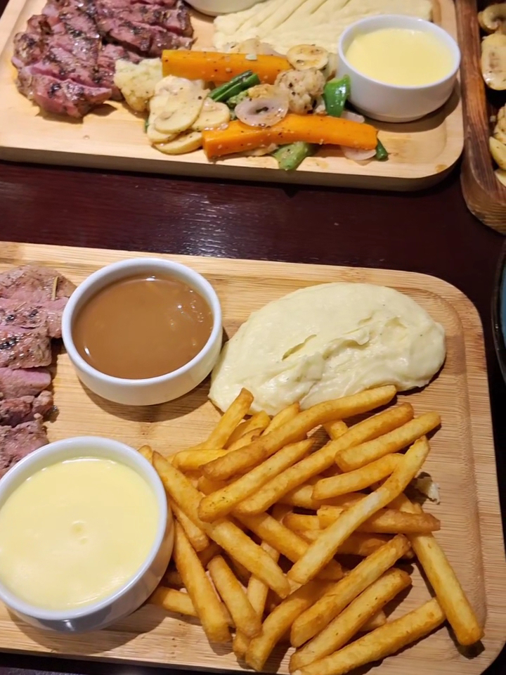 Olio Steak: appetizing high quality food photo