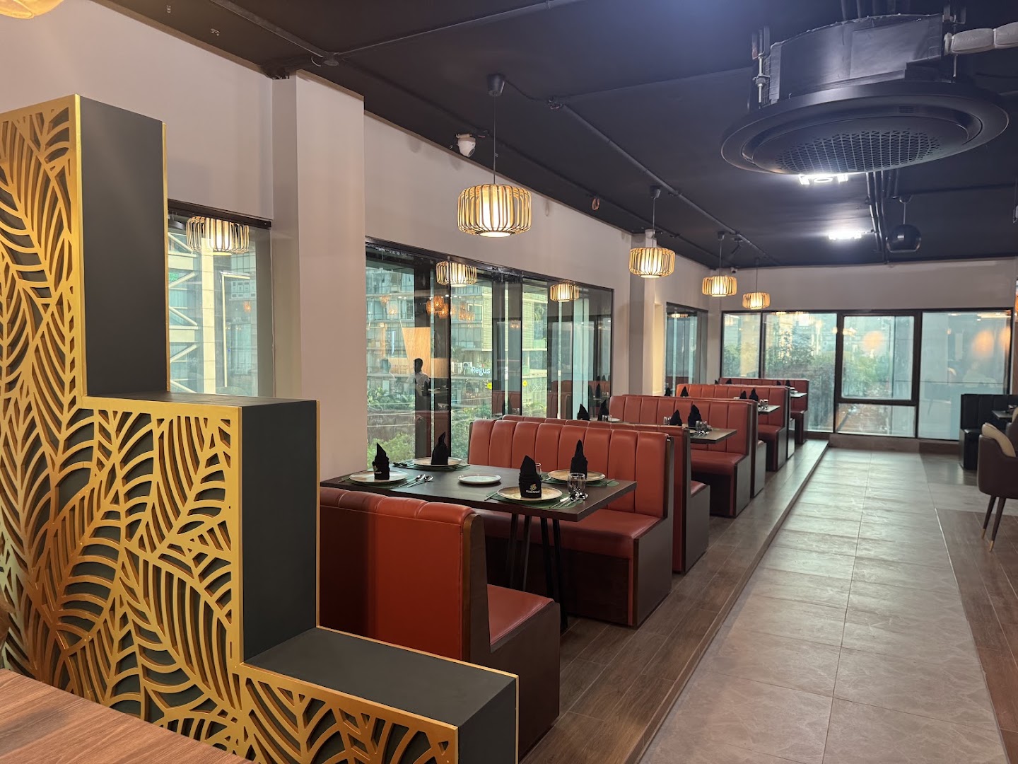 SilkSpoon: professional interior shot of restaurant