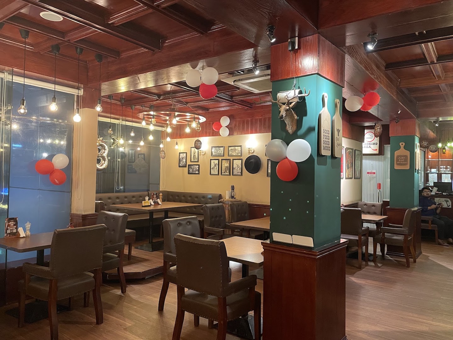 Texas Flame Steakhouse: clear interior shot of restaurant