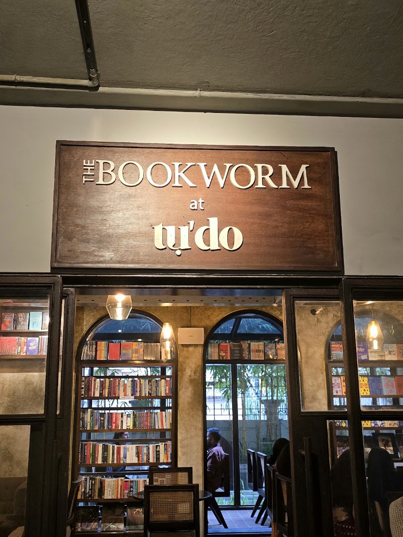 Tu Do: attractive interior and clear signage