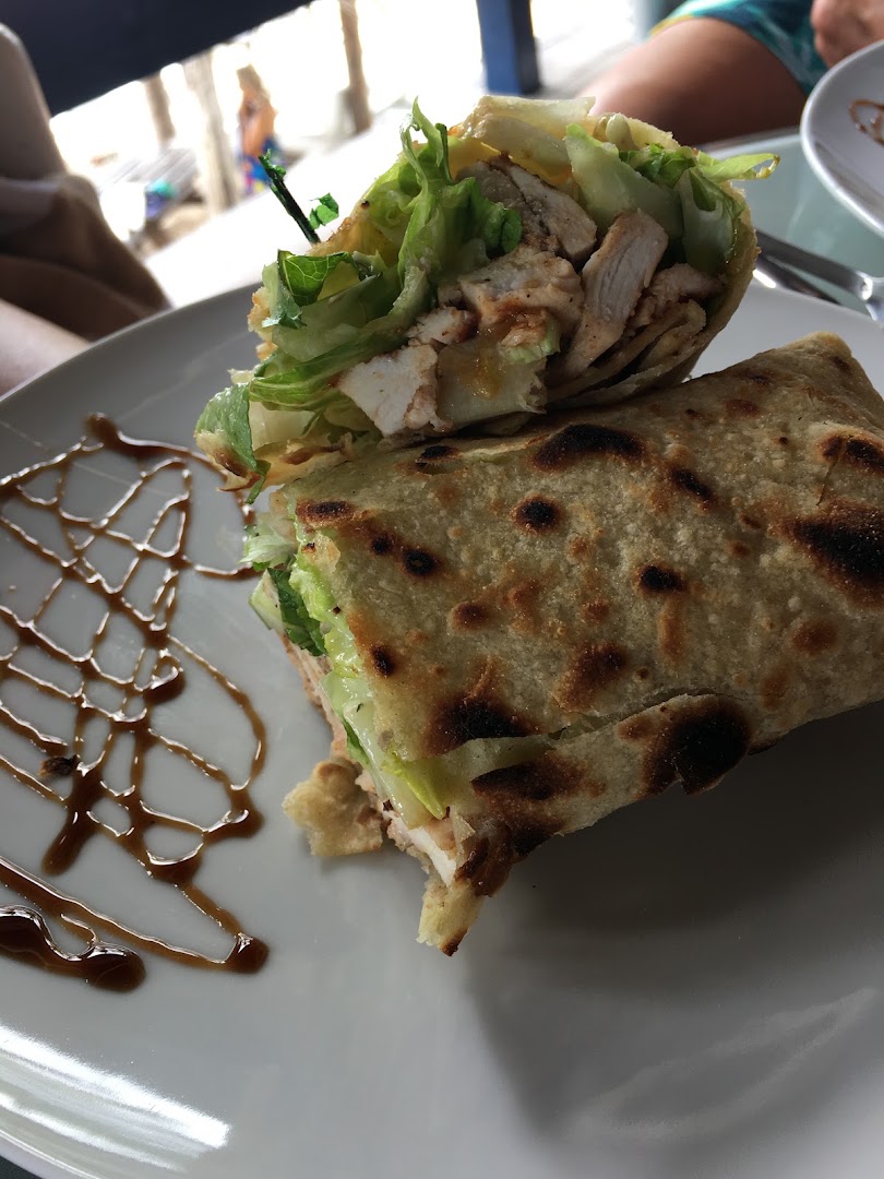 Dipper's Beach Bar: appetizing photo of served food