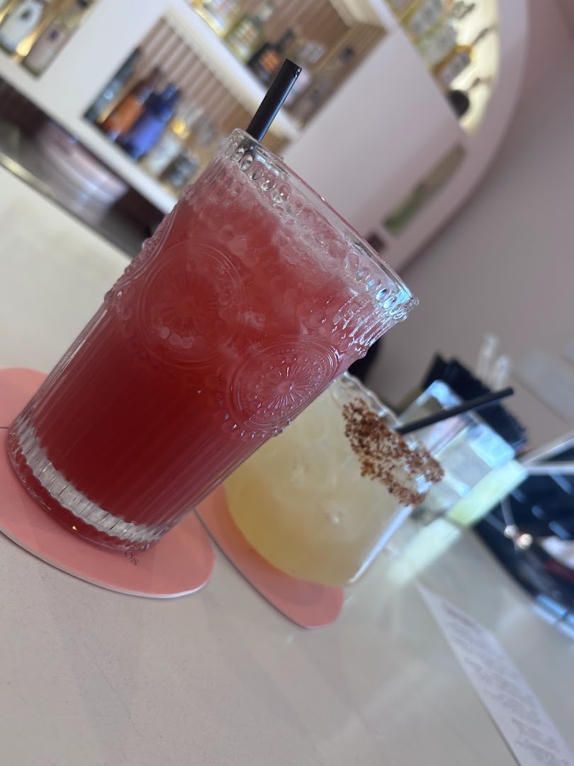 Paloma: appealing photo of bar drinks