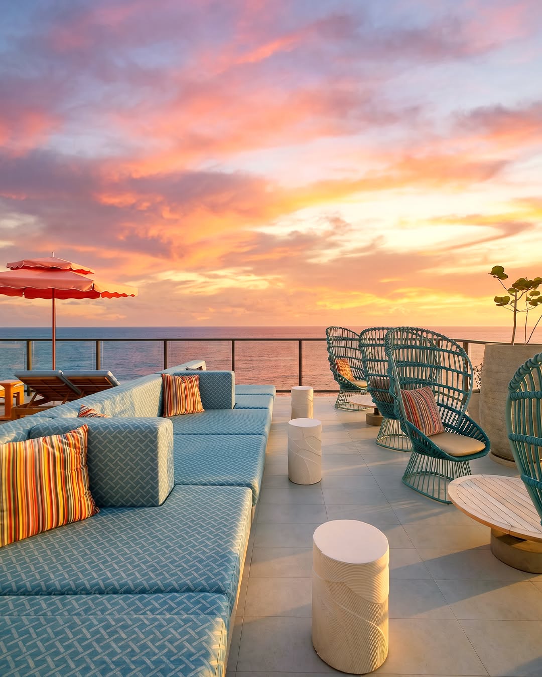 Vista Rooftop Lounge: stunning professional rooftop lounge photo