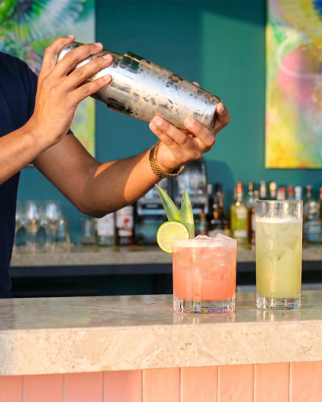 Vista Rooftop Lounge: professional shot of cocktail preparation