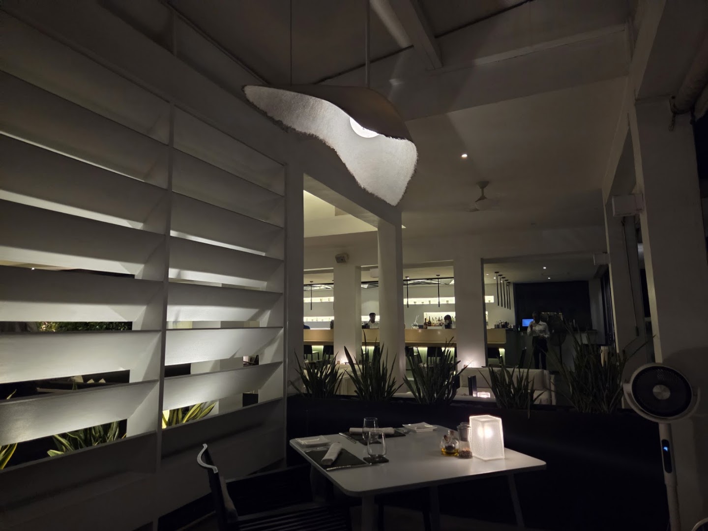 Fusion Rooftop: attractive restaurant atmosphere and lighting