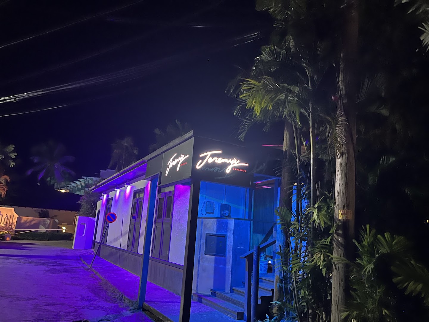Jeremy's: clear exterior shot of venue