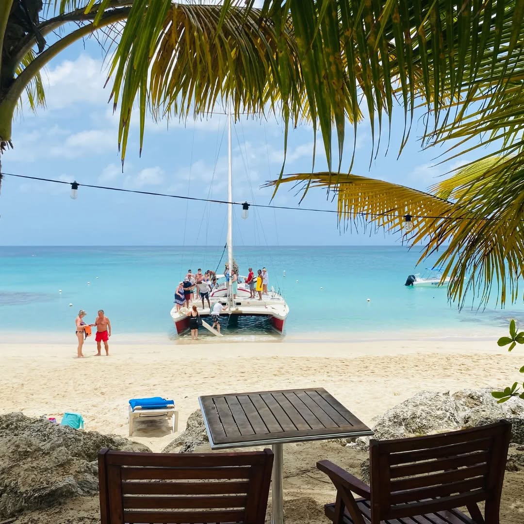 Kirt's Beach Bar: beautiful beach bar atmosphere